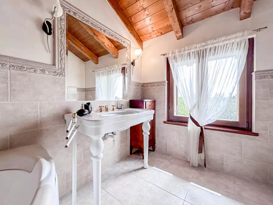 Immagine 34 di Villa in vendita  in Via dei Peschi a Pescantina