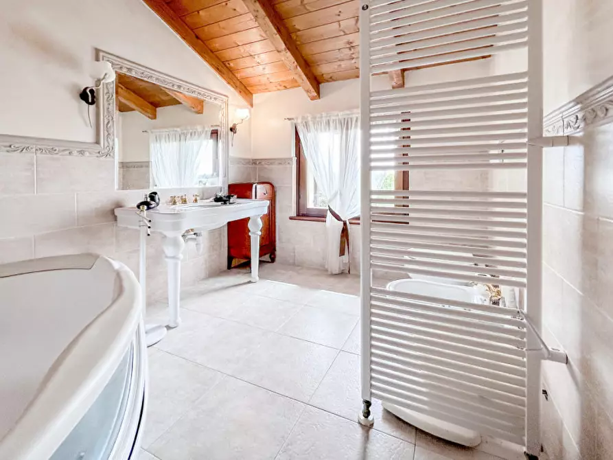 Immagine 36 di Villa in vendita  in Via dei Peschi a Pescantina