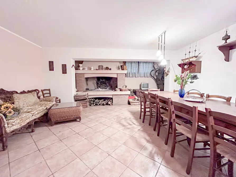 Immagine 39 di Villa in vendita  in Via dei Peschi a Pescantina