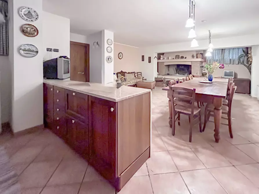 Immagine 40 di Villa in vendita  in Via dei Peschi a Pescantina