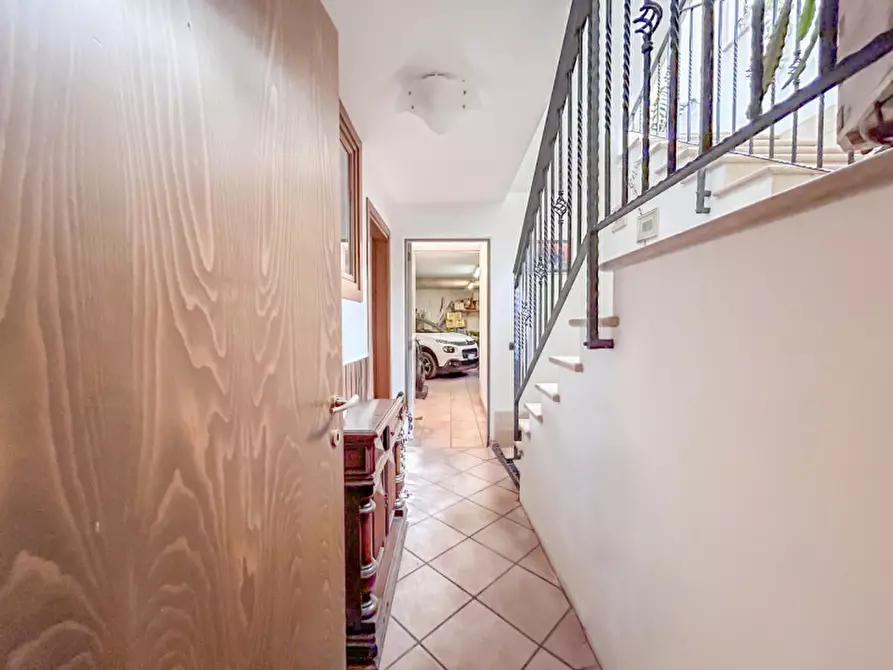 Immagine 43 di Villa in vendita  in Via dei Peschi a Pescantina