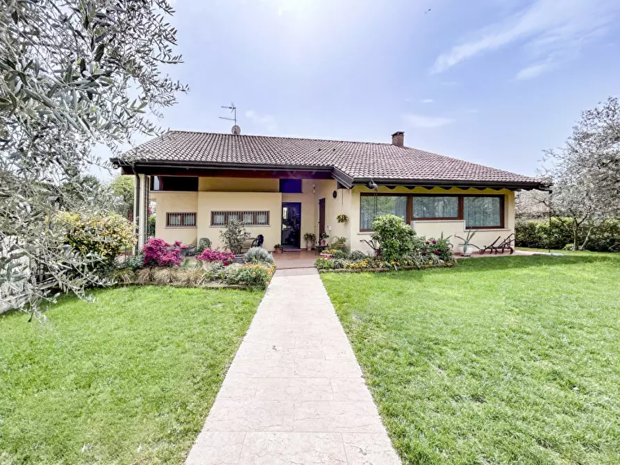 Immagine 50 di Villa in vendita  in Via dei Peschi a Pescantina