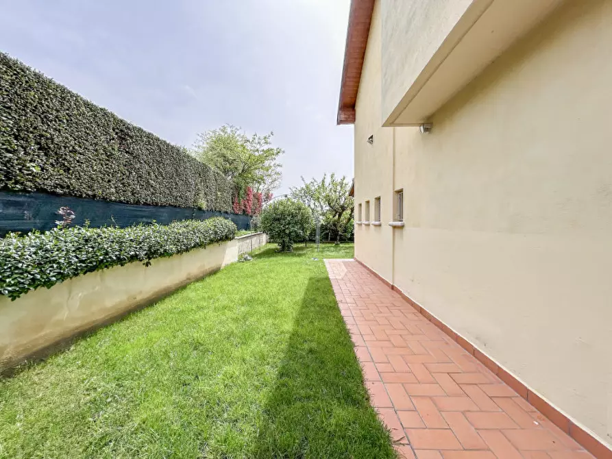 Immagine 51 di Villa in vendita  in Via dei Peschi a Pescantina