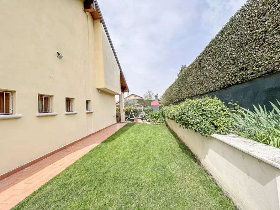 Immagine 52 di Villa in vendita  in Via dei Peschi a Pescantina