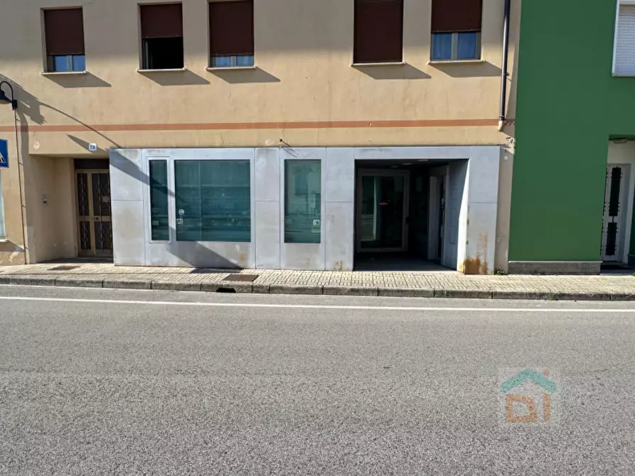 Immagine 1 di Attività commerciale in affitto  in piazza unione 3 a Palmanova