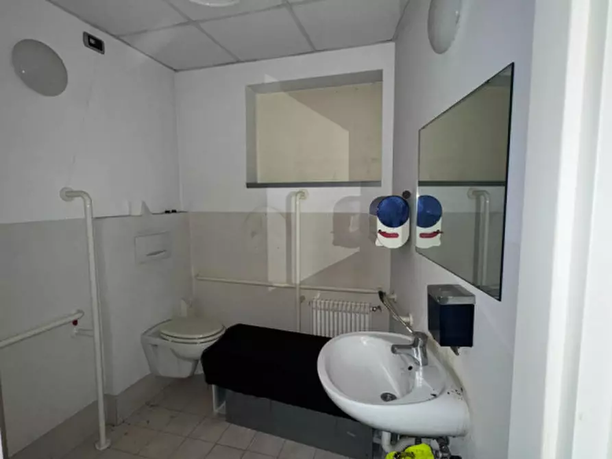 Immagine 12 di Attività commerciale in affitto  in piazza unione 3 a Palmanova