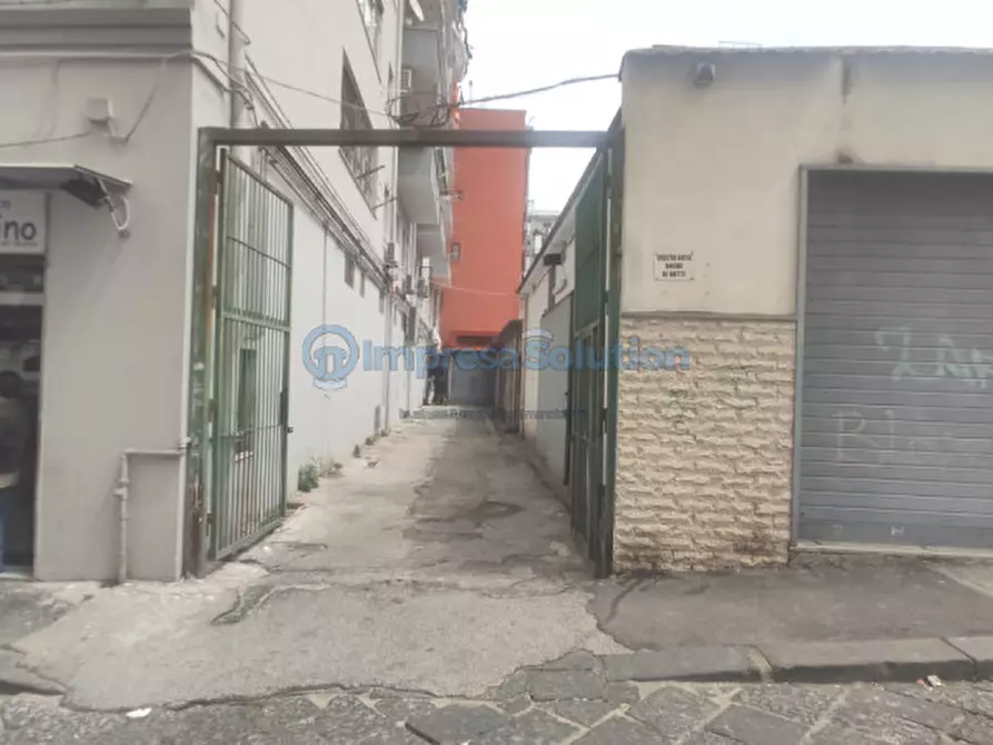 Immagine 7 di Magazzino in vendita  in Via Caio Duilio a Napoli