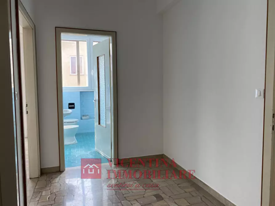Immagine 7 di Appartamento in vendita  in via Luigi Palazzolo a Vicenza