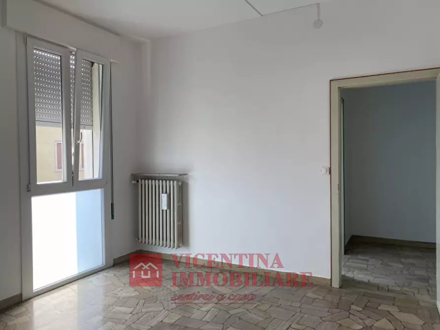 Immagine 9 di Appartamento in vendita  in via Luigi Palazzolo a Vicenza