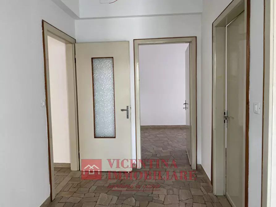 Immagine 11 di Appartamento in vendita  in via Luigi Palazzolo a Vicenza