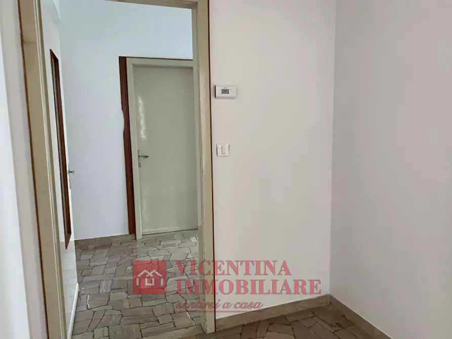 Immagine 13 di Appartamento in vendita  in via Luigi Palazzolo a Vicenza