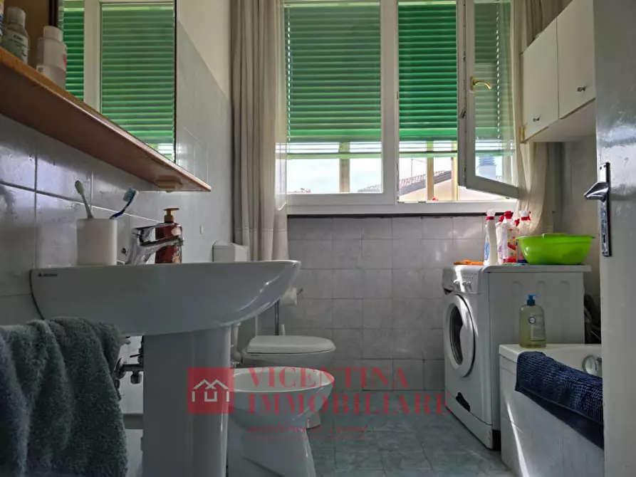 Immagine 14 di Appartamento in vendita  in via Luigi Palazzolo a Vicenza