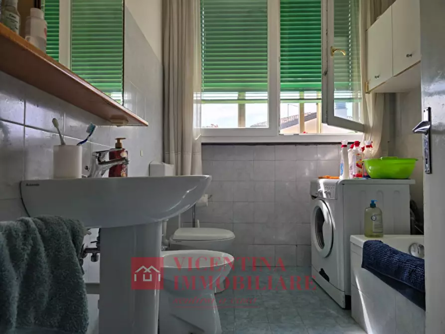 Immagine 15 di Appartamento in vendita  in via Luigi Palazzolo a Vicenza