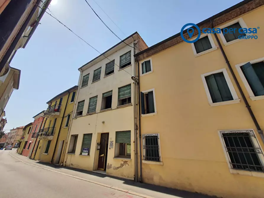 Immagine 2 di Palazzo in vendita  in Via Giordano Bruno, 6 a Rovigo