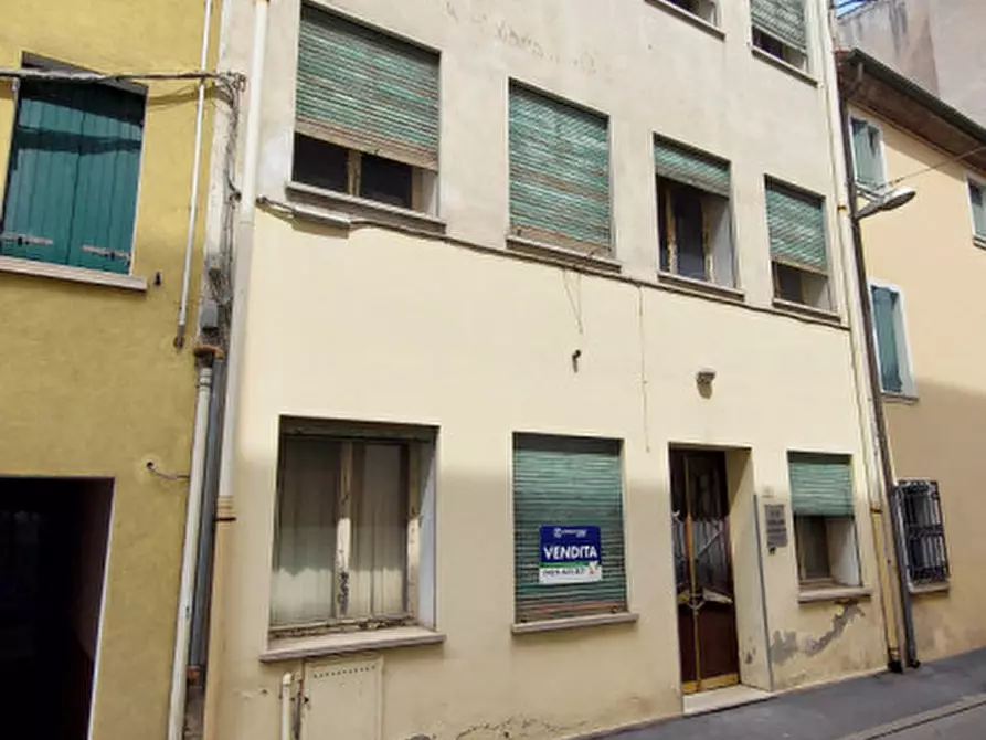 Immagine 3 di Palazzo in vendita  in Via Giordano Bruno, 6 a Rovigo