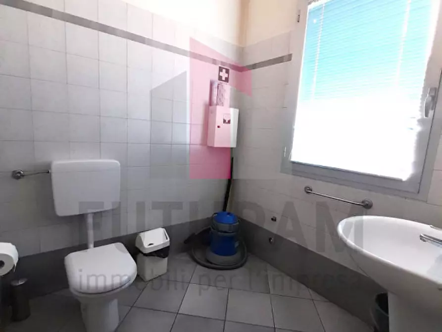 Immagine 14 di Ufficio in affitto  a Brendola