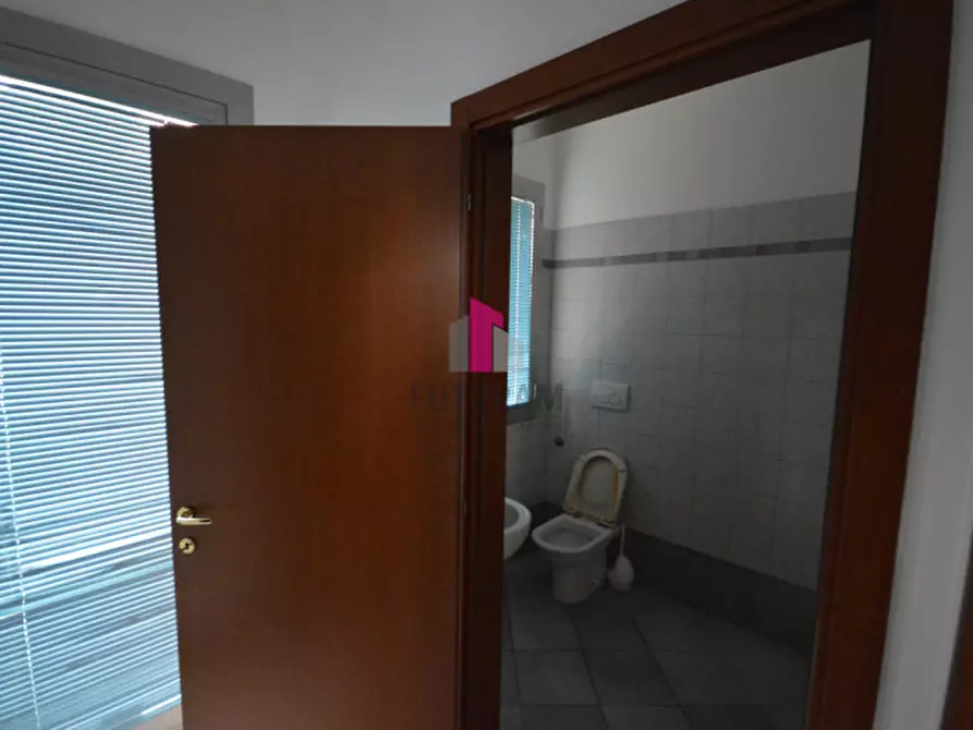 Immagine 17 di Ufficio in affitto  a Brendola