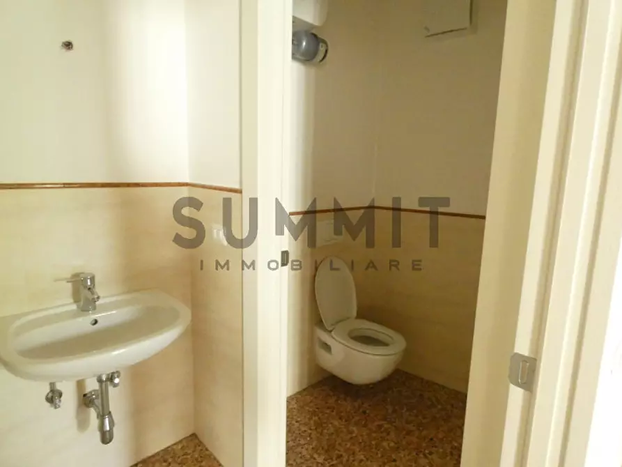 Immagine 7 di Ufficio in vendita  in Schio a Schio