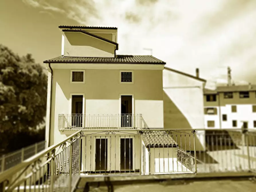 Immagine 1 di Casa indipendente in vendita  a Vicenza