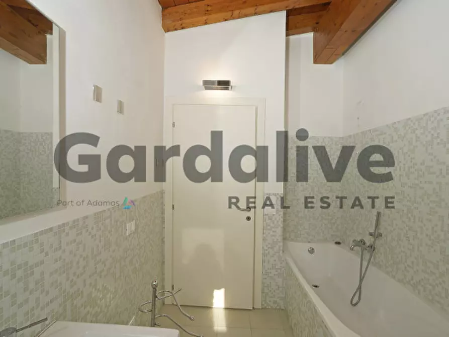 Immagine 28 di Villa in vendita  a Soiano Del Lago