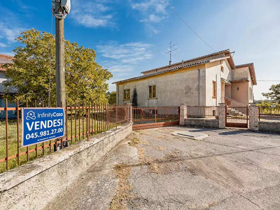 Immagine 1 di Rustico / casale in vendita  a Cavaion Veronese