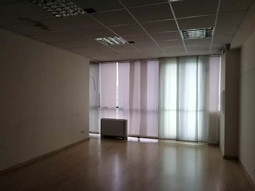 Immagine 2 di Ufficio in affitto  in VIALE GRAN SAN BERNARDO a Rozzano