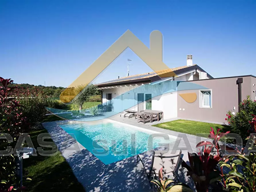 Immagine 1 di Villa in vendita  in Corso Giuseppe Garibaldi a Lonato del Garda
