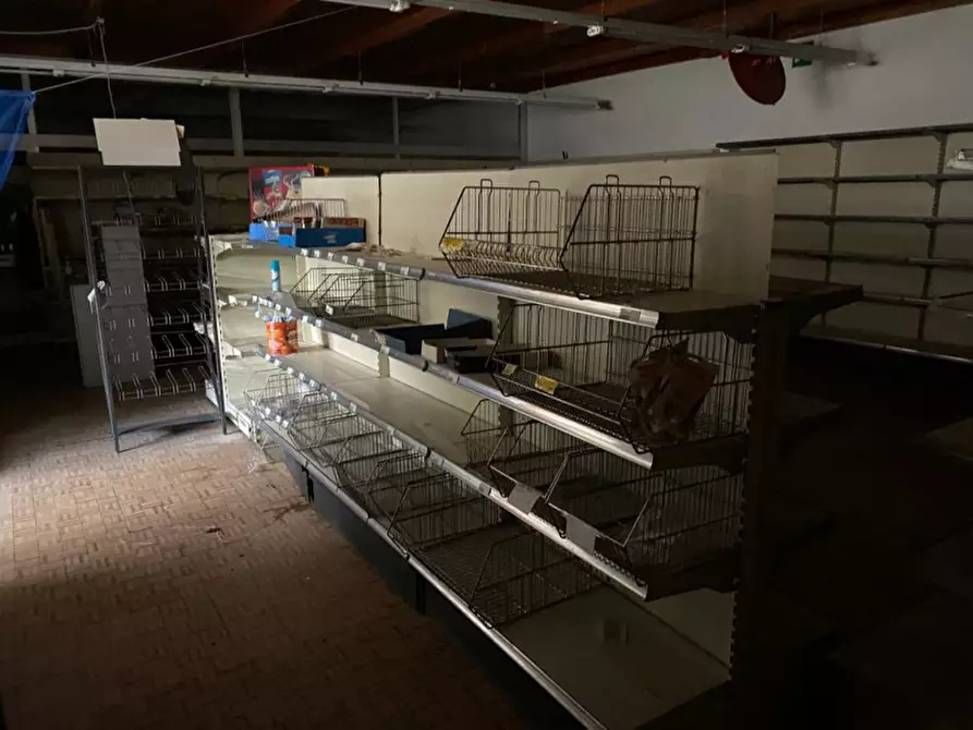 Immagine 26 di Capannone industriale in vendita  a Montoggio