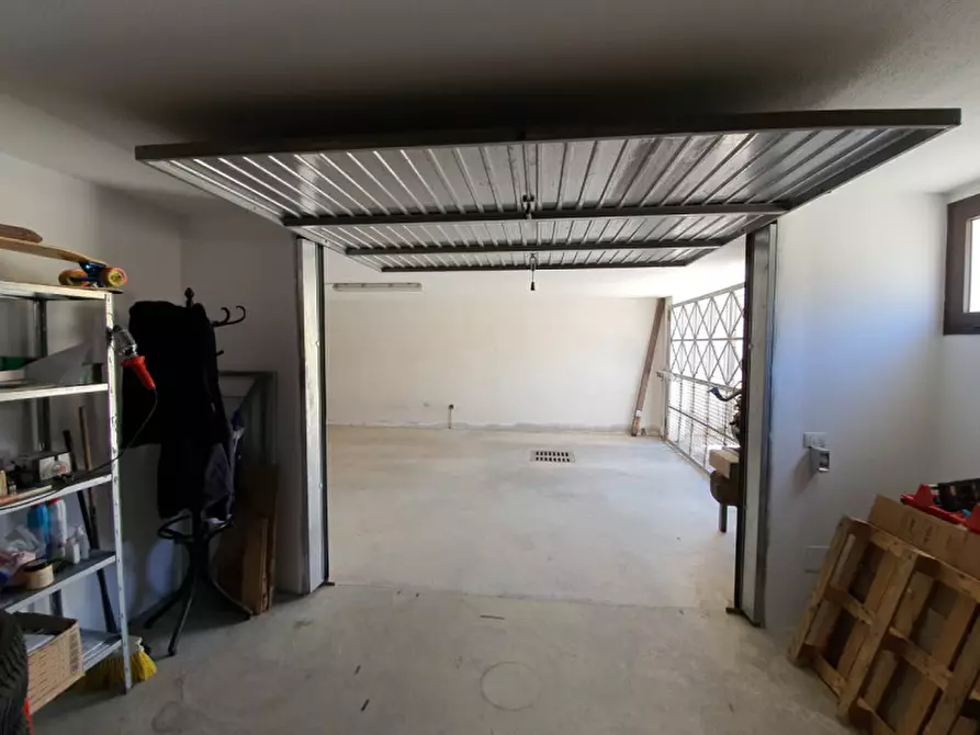 Immagine 10 di Garage in vendita  in via martin luther king a Olbia