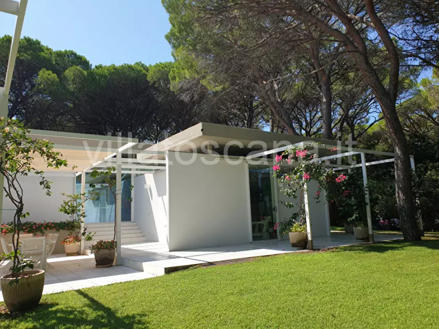 Immagine 3 di Villa in vendita  in Roccamare a Castiglione Della Pescaia