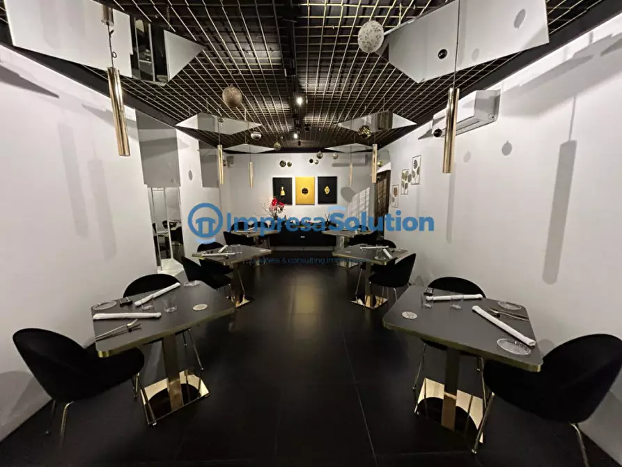 Immagine 11 di Attività commerciale in vendita  in Via del Parco Margherita a Napoli