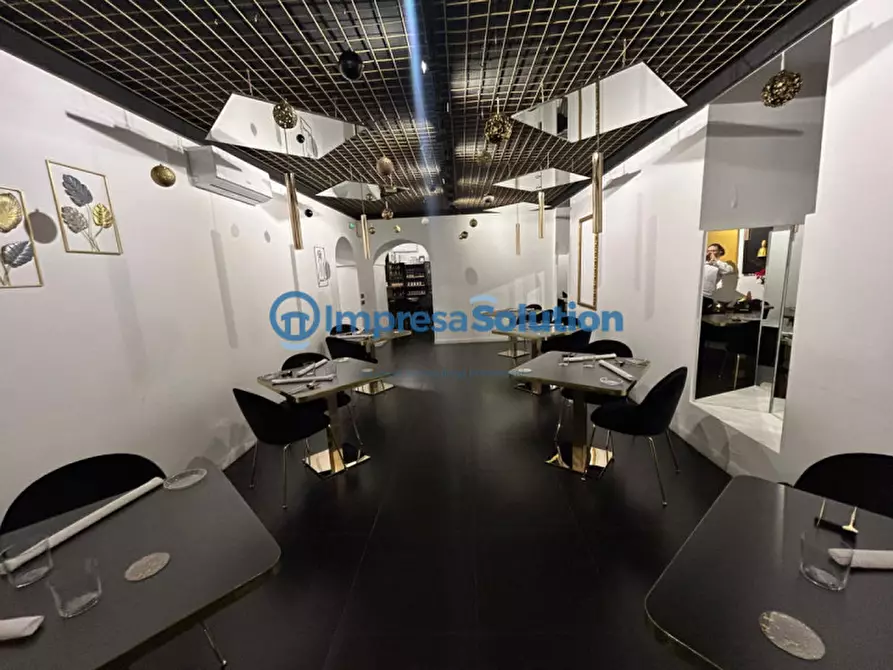 Immagine 12 di Attività commerciale in vendita  in Via del Parco Margherita a Napoli