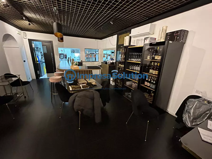 Immagine 13 di Attività commerciale in vendita  in Via del Parco Margherita a Napoli