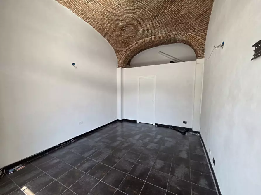 Immagine 3 di Negozio in affitto  in Piazza Sisto a Savona