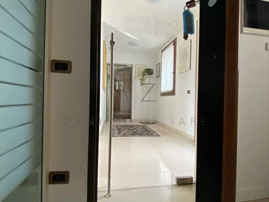 Immagine 21 di Negozio in vendita  a Castelfranco Veneto