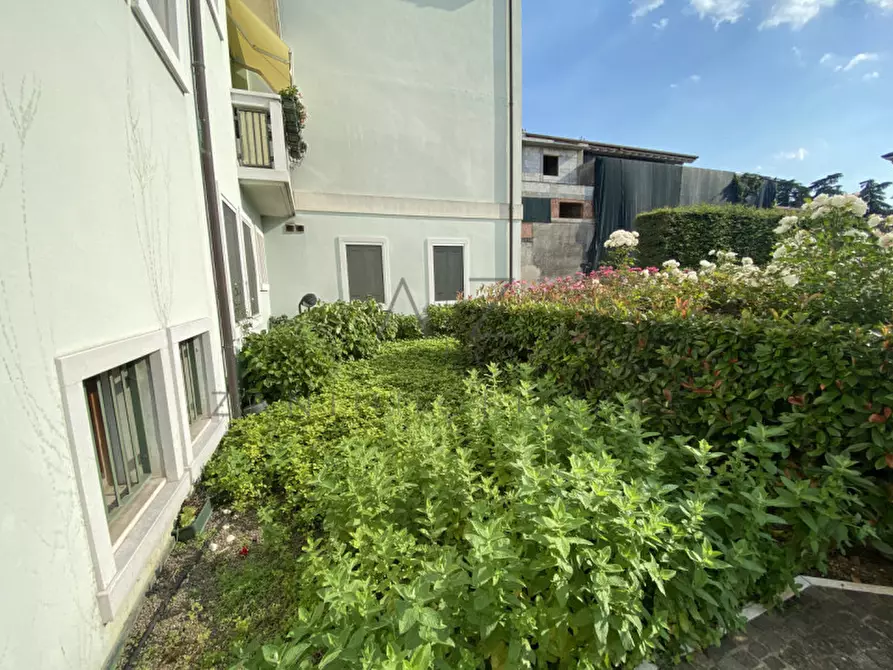 Immagine 24 di Negozio in vendita  a Castelfranco Veneto