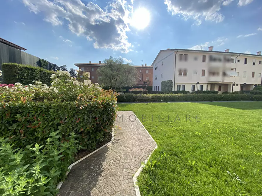 Immagine 25 di Negozio in vendita  a Castelfranco Veneto