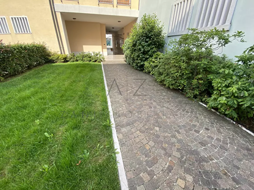 Immagine 29 di Negozio in vendita  a Castelfranco Veneto