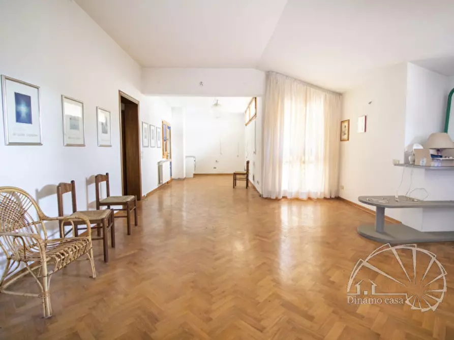 Immagine 7 di Villa in vendita  a Carmignano