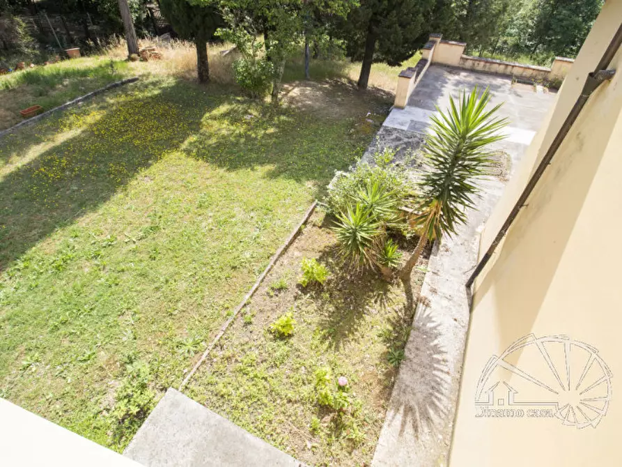 Immagine 10 di Villa in vendita  a Carmignano