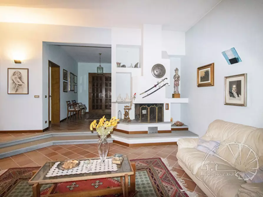 Immagine 11 di Villa in vendita  a Carmignano