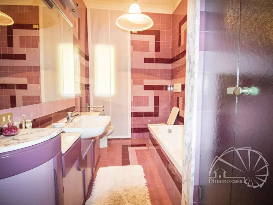 Immagine 18 di Villa in vendita  a Carmignano