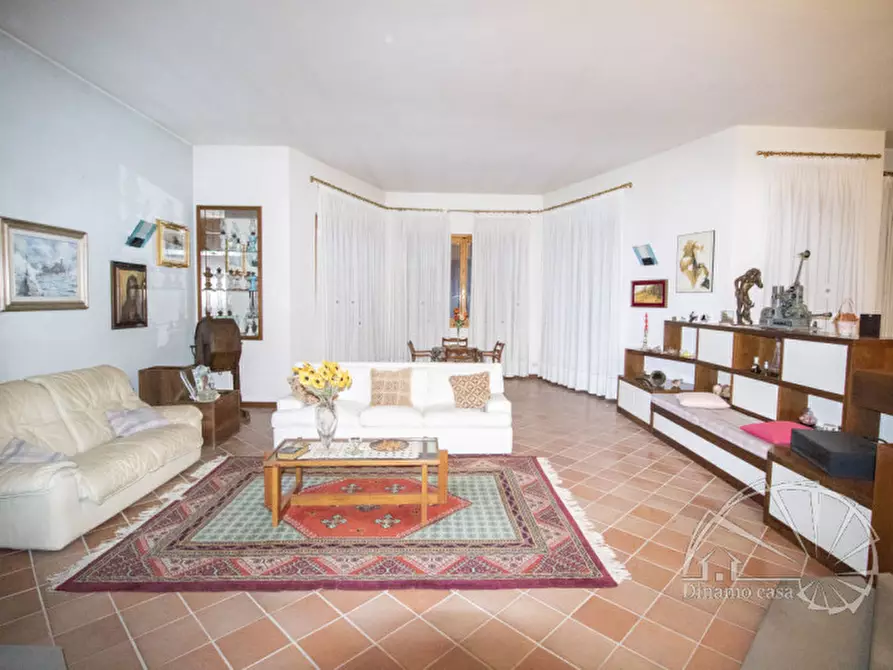 Immagine 22 di Villa in vendita  a Carmignano