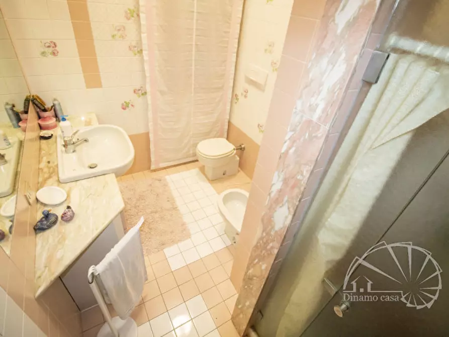 Immagine 24 di Villa in vendita  a Carmignano