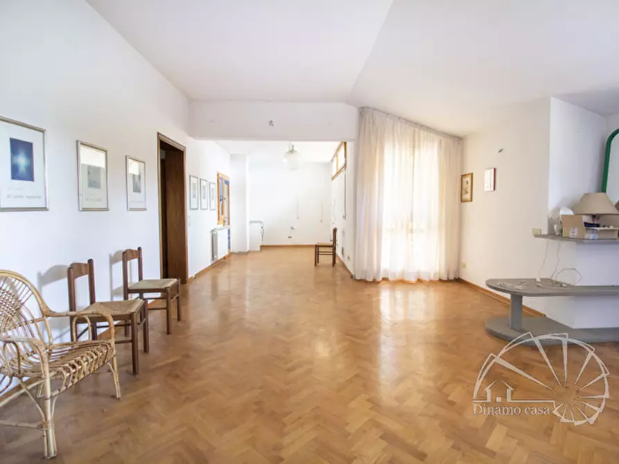 Immagine 25 di Villa in vendita  a Carmignano