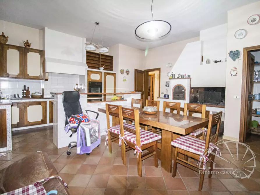 Immagine 33 di Villa in vendita  a Carmignano