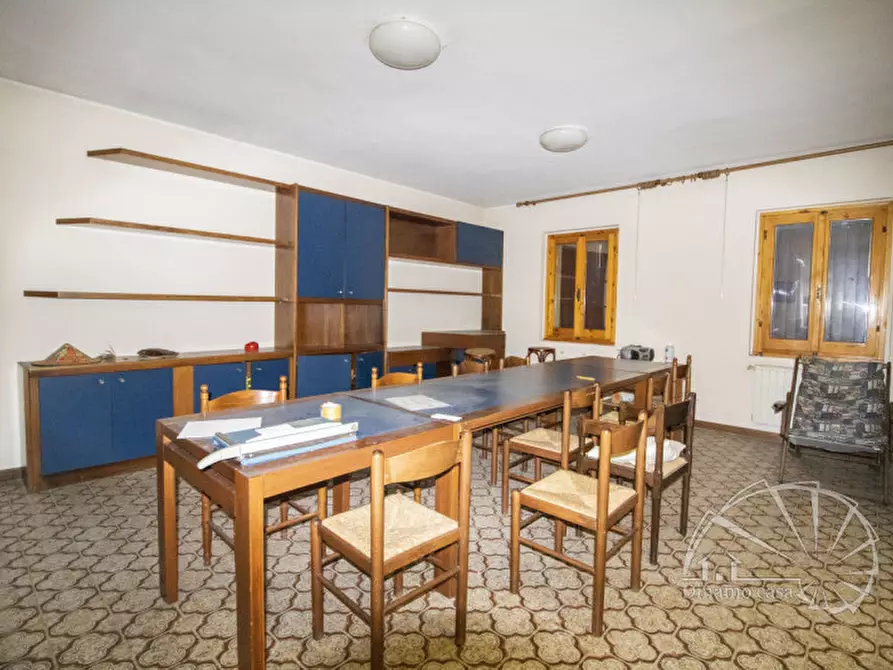 Immagine 36 di Villa in vendita  a Carmignano