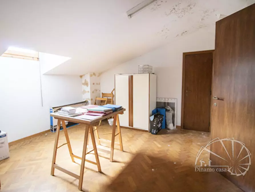 Immagine 37 di Villa in vendita  a Carmignano