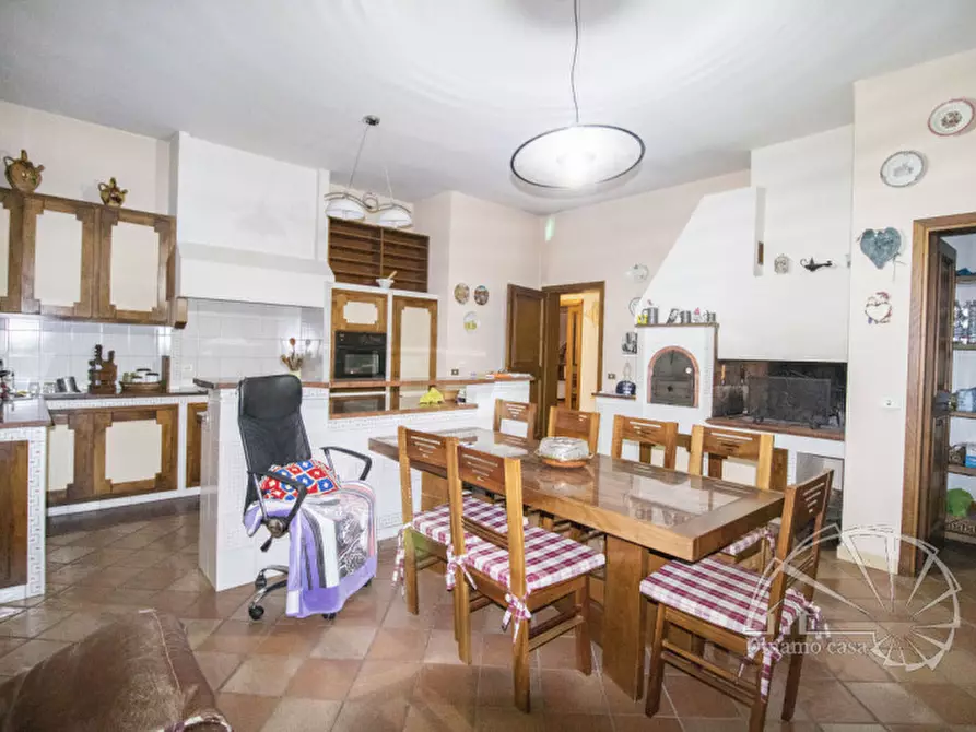 Immagine 41 di Villa in vendita  a Carmignano