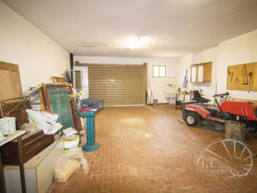 Immagine 42 di Villa in vendita  a Carmignano